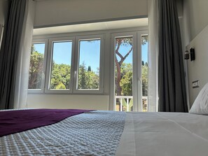 Design Double Room, 1 Queen Bed, Non Smoking, Private Bathroom | Premium bedding, down comforters, memory foam beds, minibar - St.Peter's Moon (Rome)
