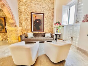 Living area - Spectacular luxury home in historic downtown, San Diego neighborhood (Cartagena de Indias)
