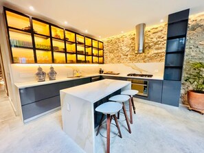 Private kitchen - Spectacular luxury home in historic downtown, San Diego neighborhood (Cartagena de Indias)