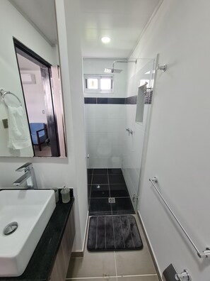 Suite | Bathroom - 406 Moderno Aparta-Suite en Versalles Tipo Loft - Cali Tower Suites & Lofts (Cali)