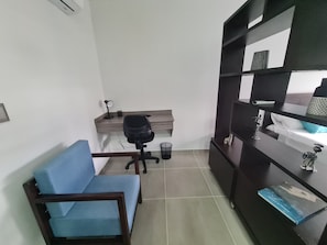 Suite | Living area | 32-inch Smart TV with digital channels - 406 Moderno Aparta-Suite en Versalles Tipo Loft - Cali Tower Suites & Lofts (Cali)