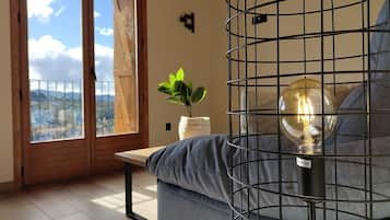 Apartamento familiar | Zona de estar | Smart TV de 43 pulgadas con canales digitales, Netflix
