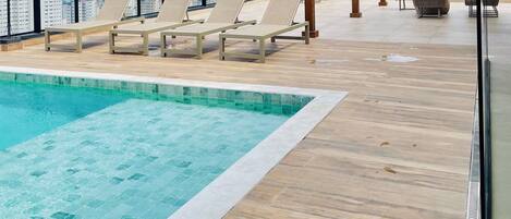 حمّام سباحة خارجي