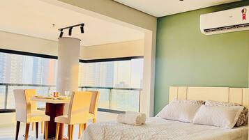 1 quarto, Wi-Fi de cortesia, roupa de cama