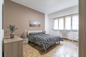 2 slaapkamers, een strijkplank/strijkijzer, wifi, beddengoed