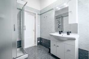 Doccia, asciugacapelli, bidet