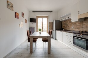 Fridge, oven, stovetop, dishwasher - Bovisa Politecnico - Spacious Apt. with balcony! (Milano)