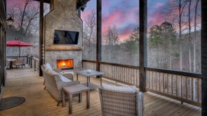 Terrace/patio - Luxury Lodge on the Toccoa - Riverfront | Hot Tub | Family Friendly (Blue Ridge)