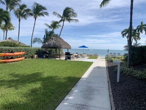 Property grounds - Florida keys condo steps from private beach on Atlantic Ocean and private pool (Key Colony Beach)