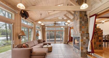 Spacious Lakefront Hideaway with Hot Tub & Kayaks