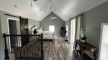 2 多间卧室、免费 WiFi、床单