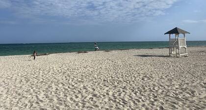 Cozy modern apartment w/river close-by and big backyard with grill