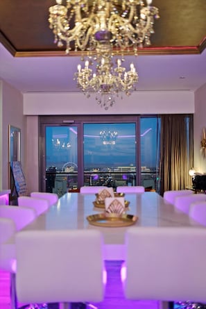 Dining - The VIBE PALMS PLACE PENTHOUSE (Las Vegas)