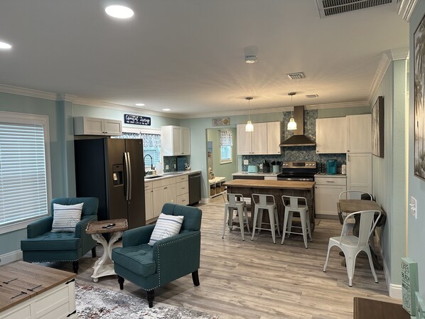 Interior - Newly Renovated Seahorse Cottage 2 blocks to Bay & 1/2 Mile to Downtown PSJ 3/2 (Port St. Joe)