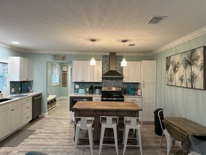 Microwave, oven, stovetop, dishwasher - Newly Renovated Seahorse Cottage 2 blocks to Bay & 1/2 Mile to Downtown PSJ 3/2 (Port St. Joe)