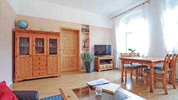 Fernseher, DVD-Player, Stereoanlage