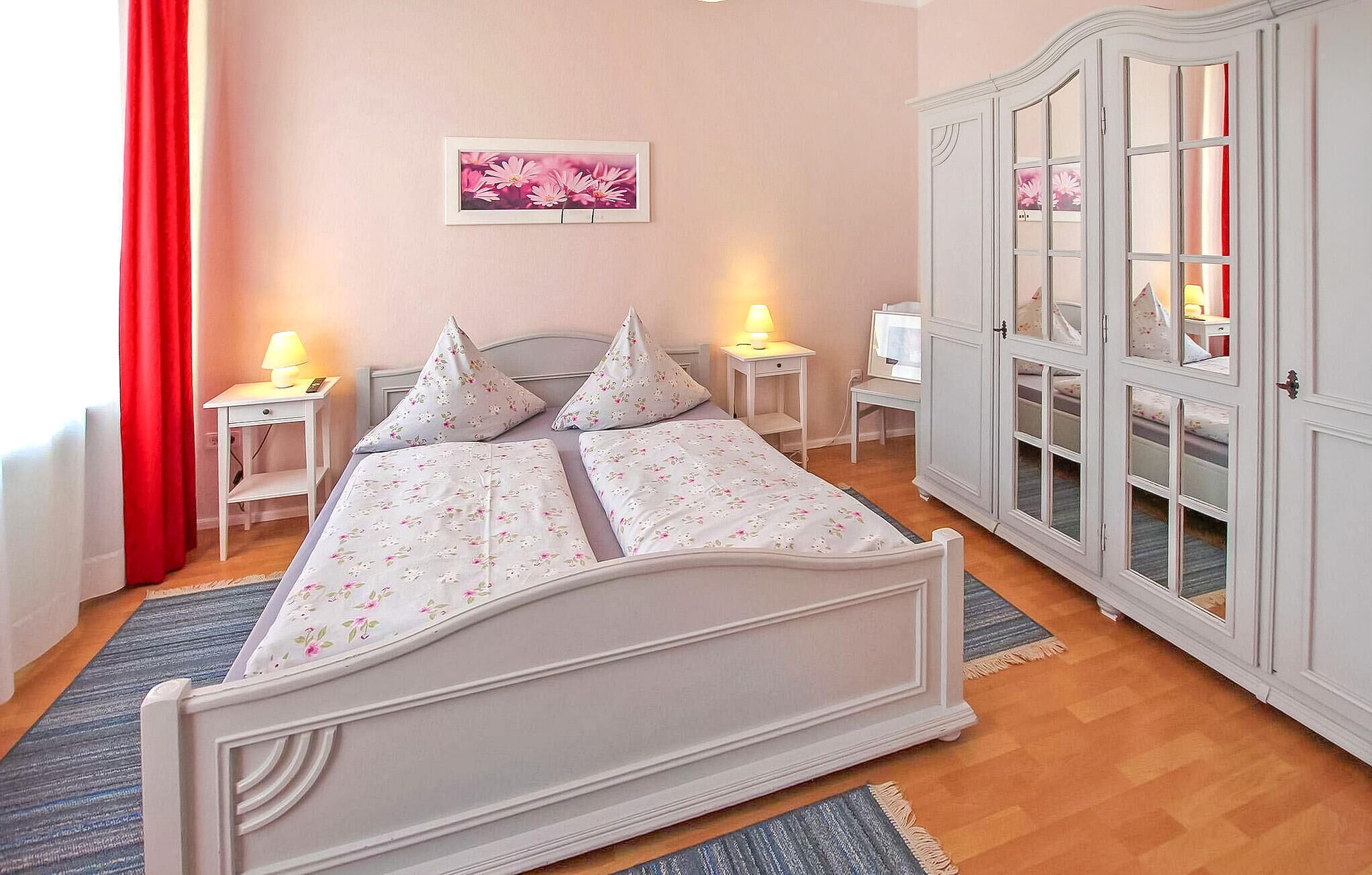 2 Schlafzimmer, Reisekinderbett, kostenloses WLAN