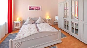 2 Schlafzimmer, Reisekinderbett, kostenloses WLAN
