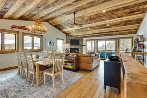 Dining - Luxe Cabin w/Hot Tub & Mtn Views (Grand Lake)