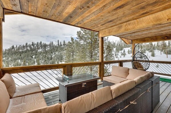 Property grounds - Luxe Cabin w/Hot Tub & Mtn Views (Grand Lake)