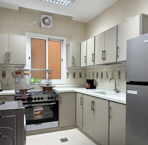 Design Apartment, 2 Bedrooms | Private kitchen | Electric kettle - Al-Mutamarat A-3 Timeless History GX37 (Riyadh)