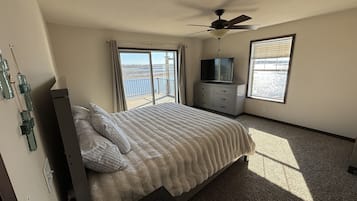 5 bedrooms, iron/ironing board, free WiFi, bed sheets