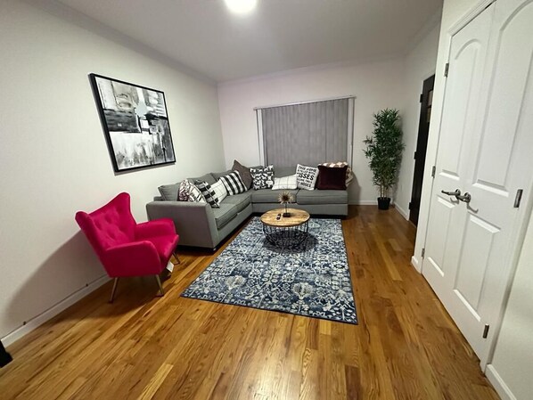 Smart TV - Luxury 3 bedroom home 3 minutes to EWR (Elizabeth)