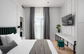 4 bedrooms, soundproofing, iron/ironing board, travel cot - Villa Valens Residence (Tinjan)