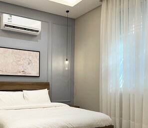 2 habitaciones, cortinas blackout y tabla de planchar con plancha 