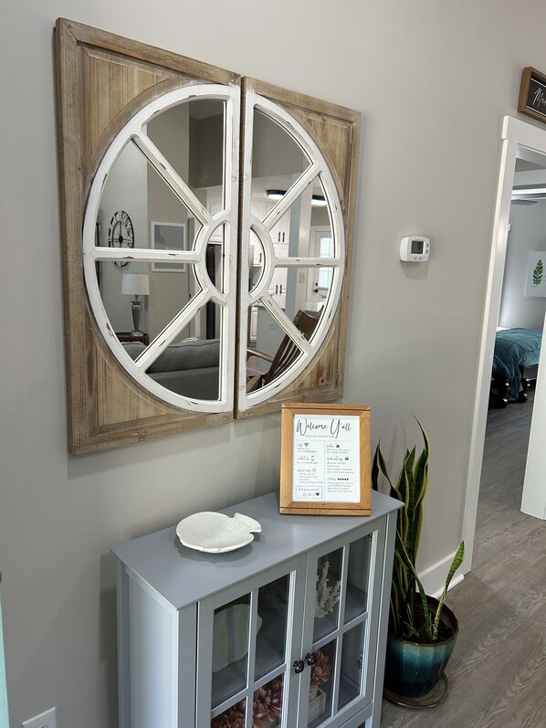 Interior - Inlet Escape Private Home, Heart of Inlet, short walk to Marshwalk (Murrells Inlet)