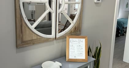 Inlet Escape Private Home, Heart of Inlet, short walk to Marshwalk