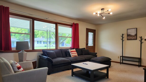 Unclassified image, 1 of 12, button - 3br Home in the Heart of Rockford (Rockford)