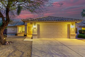 Exterior - Sunny Serenity: Mesa Masterpiece (Mesa)
