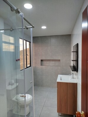 Handdukar, tvål och toalettpapper