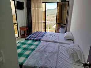 5 bedrooms, iron/ironing board, WiFi, bed sheets - Casa Arizona JR (Chachagui)