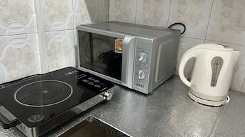 冰箱、微波炉、烤箱、炉灶