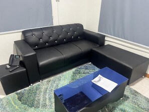 Smart-TV, Videospiele, Tischfußball, Videothek