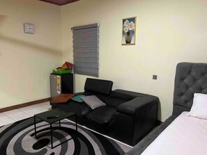 Smart TV, videogames, pebolim, videoteca