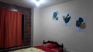 5 bedrooms, iron/ironing board, WiFi, bed sheets
