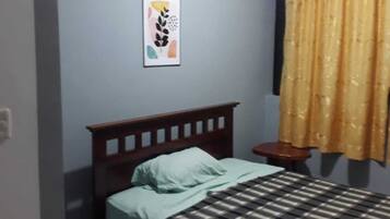 5 bedrooms, iron/ironing board, WiFi, bed sheets