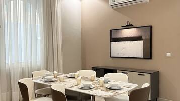 Design-huoneisto, 2 makuuhuonetta | Oleskelualue | Taulutelevisio