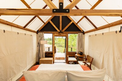 Romantic Glamping for Two complete with Two Person Jacuzzi and Outdoor Shower