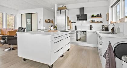 Stunning home in Roslev with kitchen