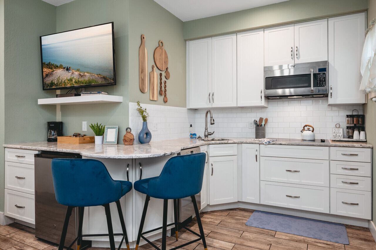 Fridge, microwave, stovetop, dishwasher