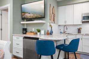 冷蔵庫、電子レンジ、コンロ、食器洗い機