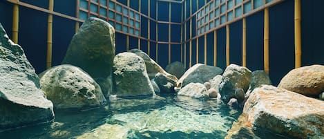AO (2 bedroom/Sauna) | Bathroom | Separate tub and shower, deep soaking tub, rainfall showerhead