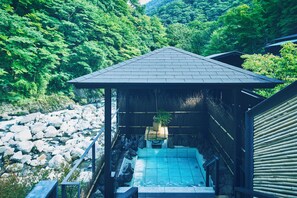 KIRAMEKI (2 bedroom/Sauna) | Bathroom | Separate tub and shower, deep soaking tub, rainfall showerhead