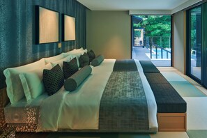 مأكولات ومشروبات مجانية في الميني بار وخزنة داخل الغرفة