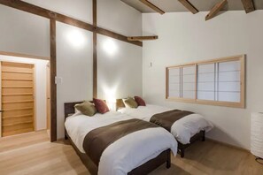 2 bedrooms, iron/ironing board, free WiFi, bed sheets - 5 minutes from Shichijo Station right in front of / Kyoto Kyōto (Kyoto)