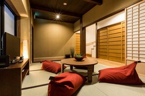 Interior - 5 minutes from Shichijo Station right in front of / Kyoto Kyōto (Kyoto)